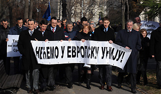 Сербы протестуют против вхождения в ЕC