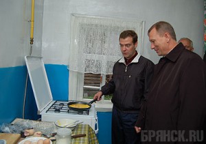 Брянские яйца Дмитрий Медведев уже жарил. Пора жарить стейк?