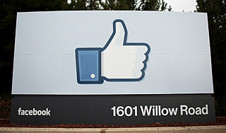 Facebook    "Like"