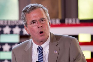 Буш обвинил Клинтон в появлении "ИГ"