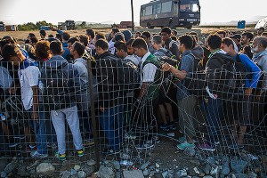 Беженцы ищут новые пути в Европу