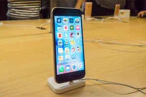 Apple создала "ноги" для защиты iPhone