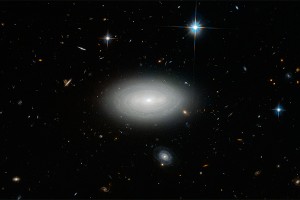 Hubble нашел самую одинокую галактику