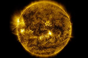 NASA показало год жизни на Солнце (видео)