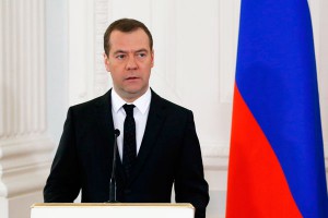 Медведев пообещал рост пенсий и МРОТ