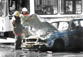 «ГАЗ-3110» на светофоре столкнулся со стоящим автомобилем «ЗИЛ»