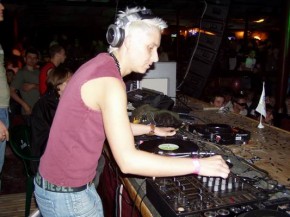 DJ ANNA LEE