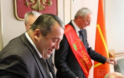Хвича Сахелашвили радуется назначению Ковалева (на заднем плане) как своему собственному